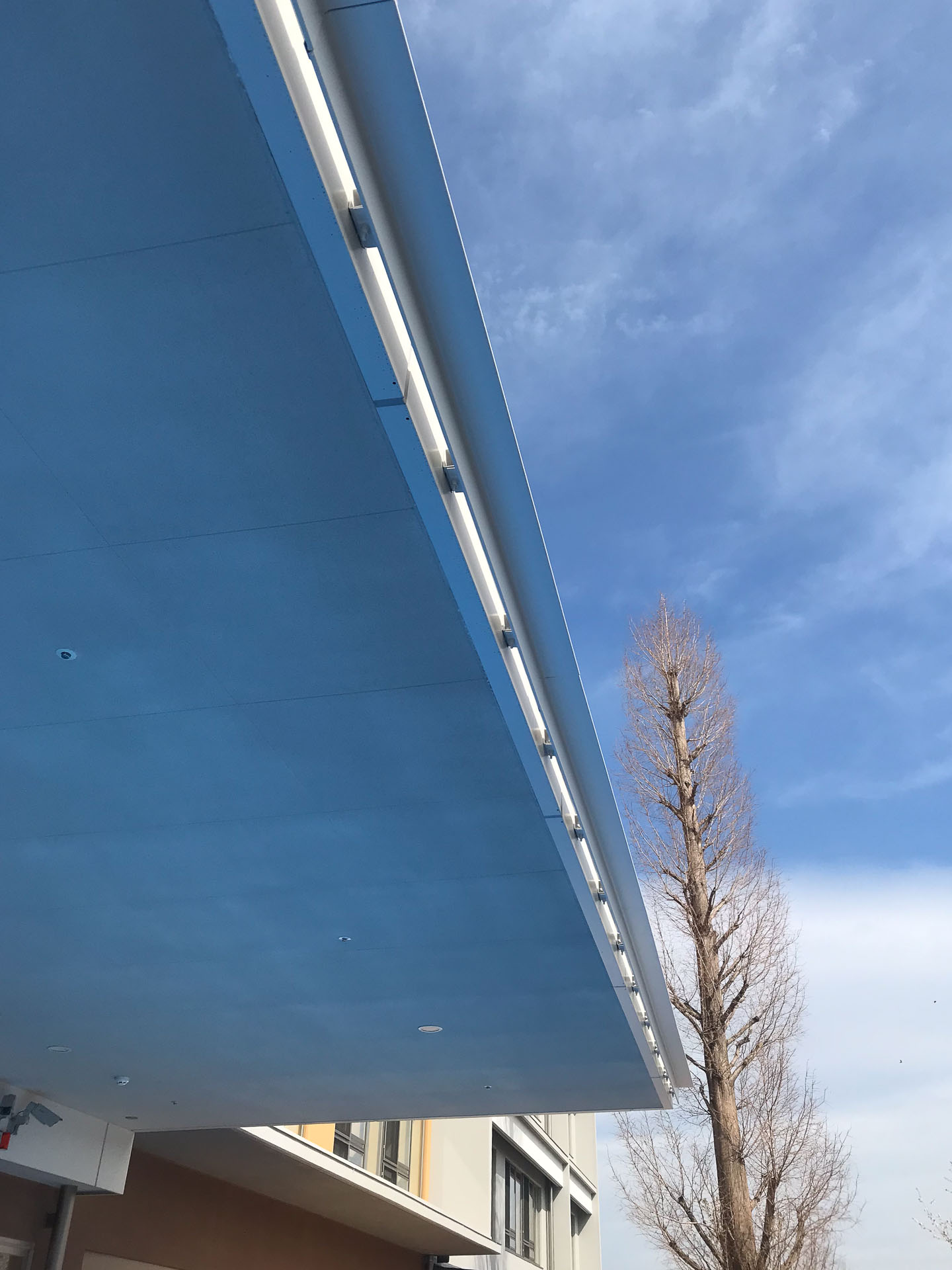 庇先端金物工事